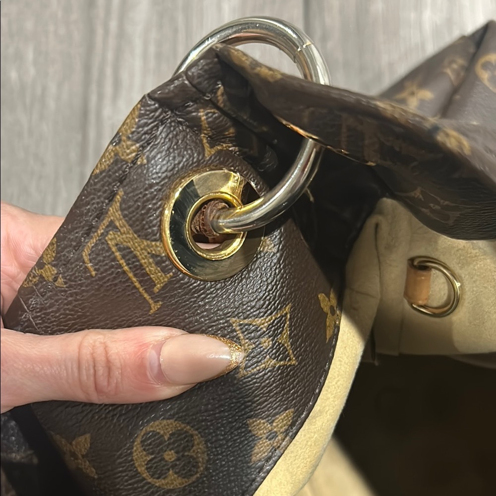Louis Vuitton Monogram Handbag - Picture 10 of 16